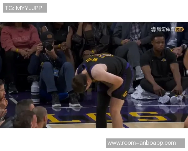 里夫斯:我可不会去造锡安的进攻犯规赶紧躲开就对了